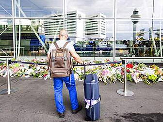 MH17 bodies arrive in Netherla...
